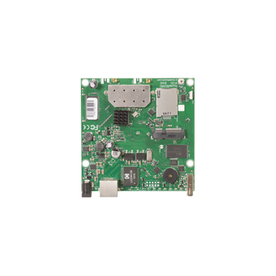 Tarjeta Inalámbrica y router en 2.4 GHz 802.11 b/g/n,  64 MB de RAM, 1 Puerto Gigabit Ethernet, Nivel de Licencia 4